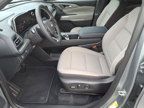 New 2026 Chevrolet Traverse LT w/ Sun and Wheel Package AWD/4WD image 9