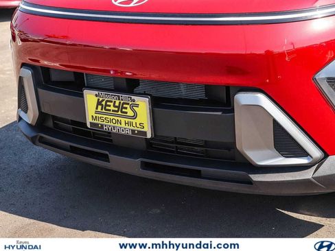 Certified 2025 Hyundai Kona SEL AWD/4WD image 8