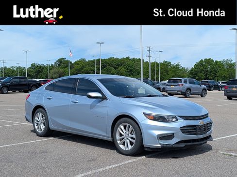 Used 2018 Chevrolet Malibu LT FWD image 1