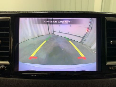 Used 2021 Chrysler Pacifica Touring-L image 29