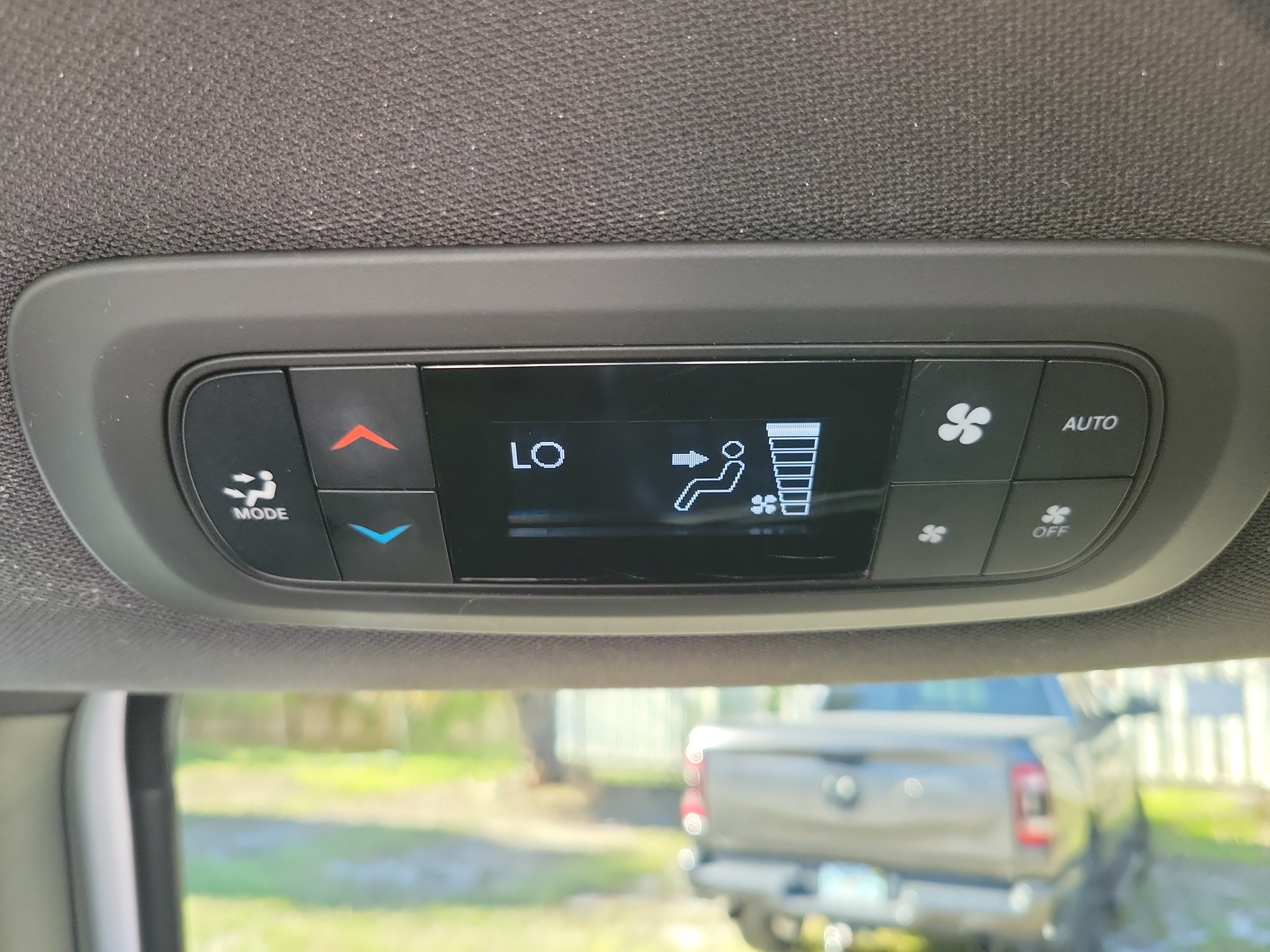 Used 2026 Chrysler Pacifica Select FWD image 10