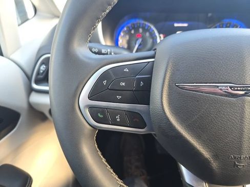 Certified 2024 Chrysler Pacifica Touring-L FWD image 14