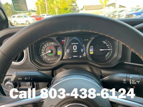 Used 2024 Jeep Wrangler Unlimited Sahara w/ Technology Group AWD/4WD image 22