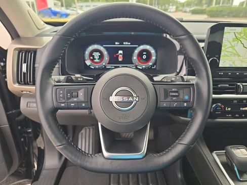 Certified 2025 Nissan Pathfinder Platinum w/ Cargo Package AWD/4WD image 32