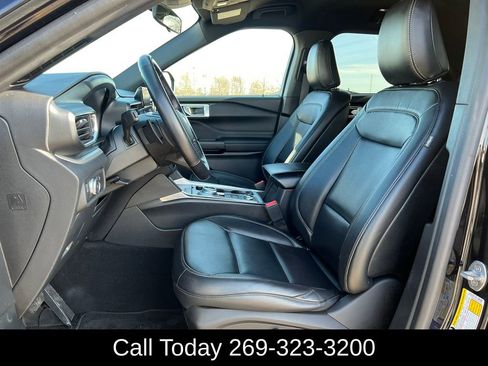 Used 2020 Ford Explorer XLT w/ Equipment Group 202A image 3