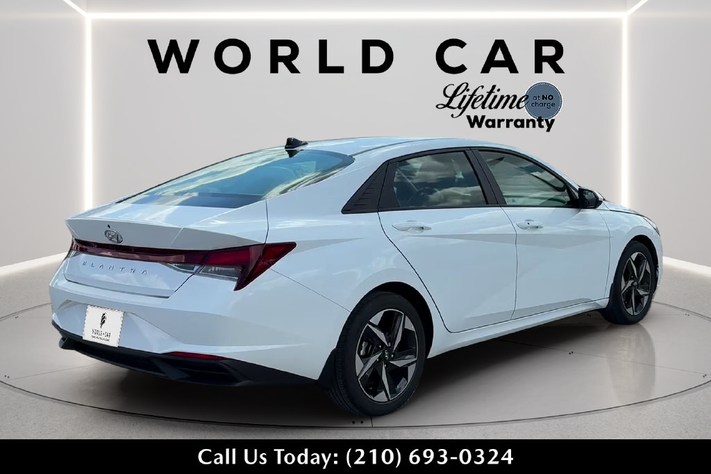 Used 2023 Hyundai Elantra SEL w/ Convenience Package FWD image 3