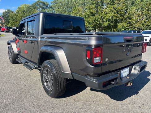 Used 2024 Jeep Gladiator Sport AWD/4WD image 6