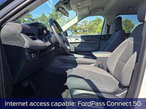Used 2025 Ford Explorer Active AWD/4WD image 11