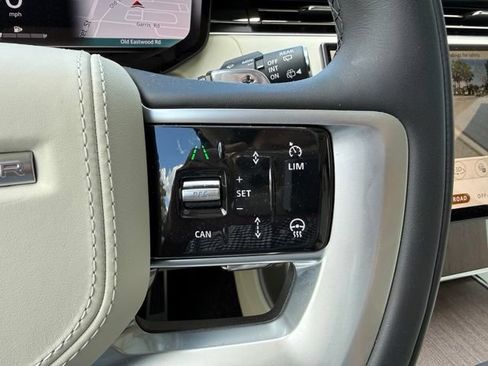Used 2025 Land Rover Range Rover SE AWD/4WD image 20
