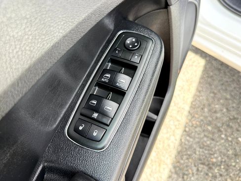 Used 2013 Chrysler 300 S image 17