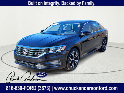 Used 2022 Volkswagen Passat 2.0T SE image 1