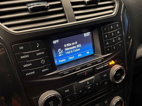 Used 2017 Ford Explorer XLT image 13