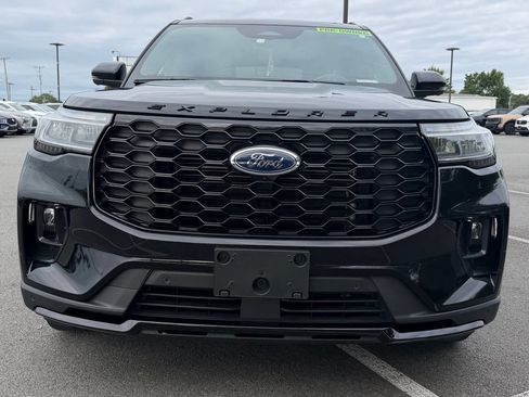 Used 2025 Ford Explorer ST-Line w/ Premium Package RWD image 2