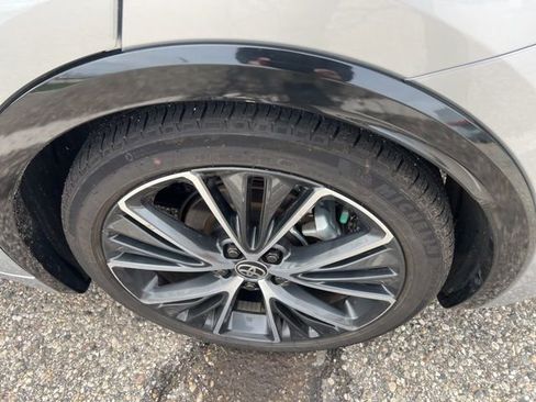 Used 2024 Toyota Prius XLE FWD image 7