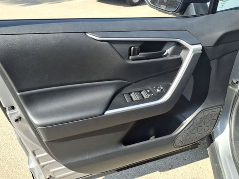 Used 2025 Toyota RAV4 LE AWD/4WD image 16