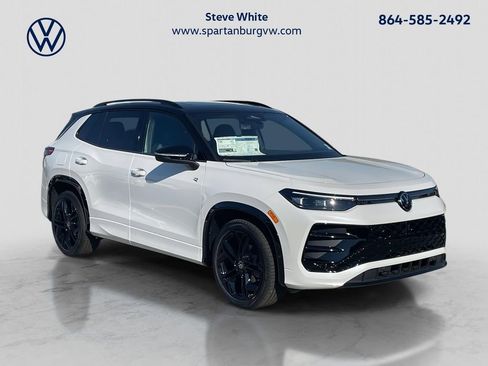 New 2026 Volkswagen Tiguan SE R-Line FWD image 1