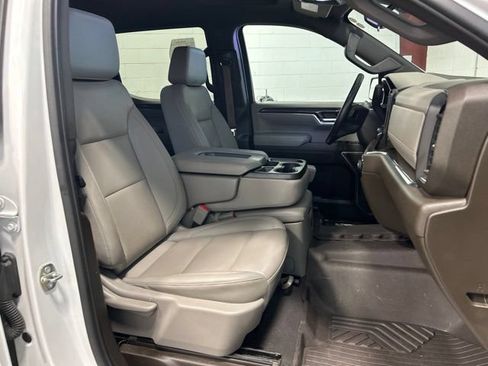 Used 2023 Chevrolet Silverado 1500 LT w/ Z71 Off-Road Package AWD/4WD image 12
