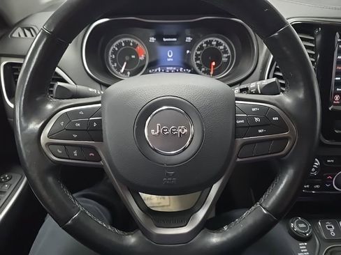 Used 2019 Jeep Cherokee Limited image 18