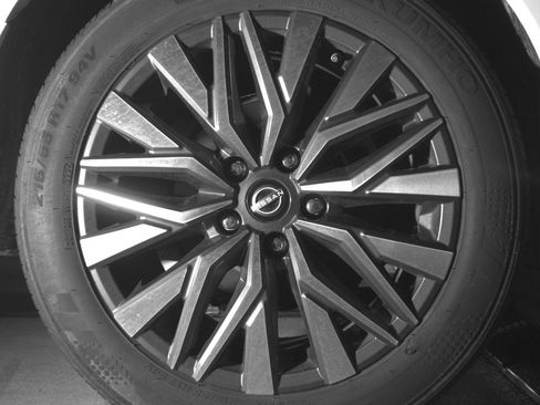 Used 2025 Nissan Altima 2.5 SV image 15