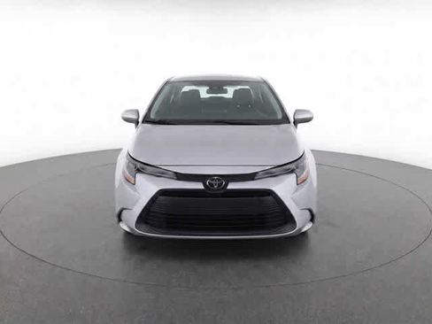 Used 2024 Toyota Corolla LE FWD image 2