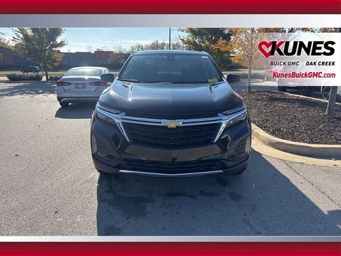 Used 2023 Chevrolet Equinox LT image 2