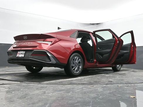 Used 2024 Hyundai Elantra SEL image 71
