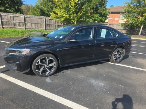 Used 2020 Volkswagen Passat 2.0T R-Line image 1