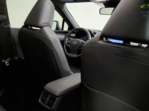 Used 2025 Lexus UX 300h FWD image 41