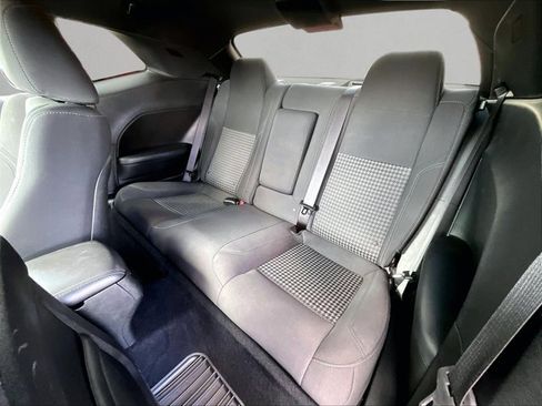 Used 2019 Dodge Challenger SXT image 28