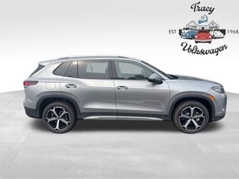 New 2025 Volkswagen Tiguan SE image 9