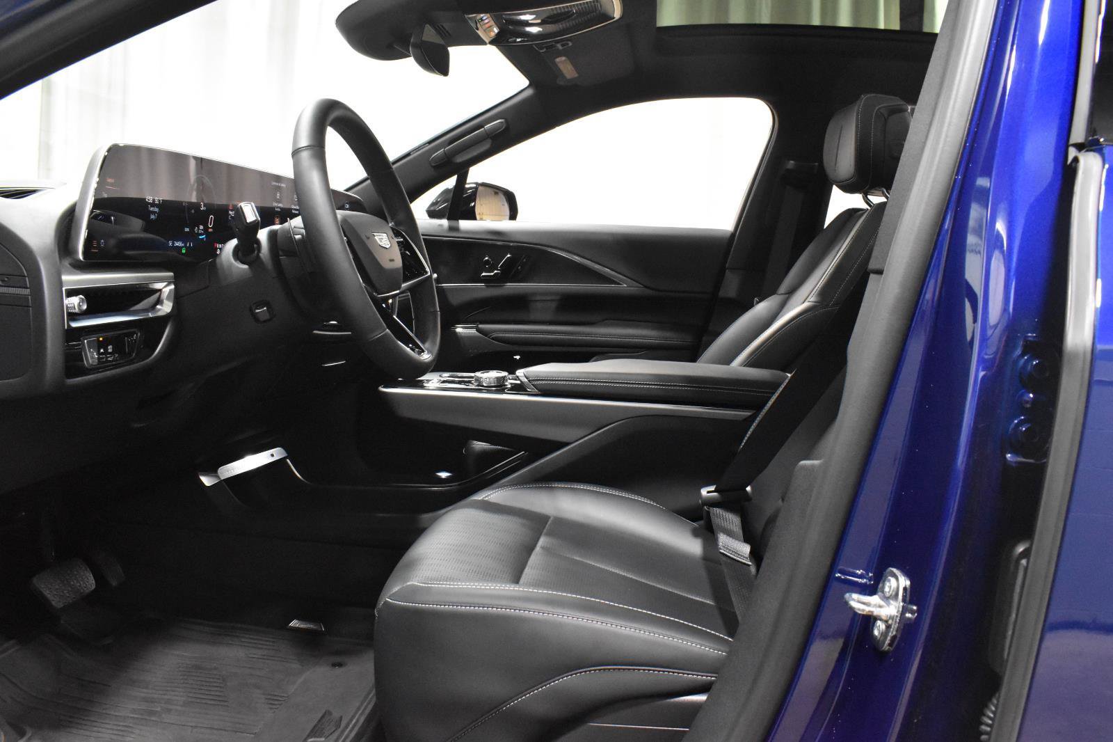 Certified 2024 Cadillac Lyriq Sport RWD image 2