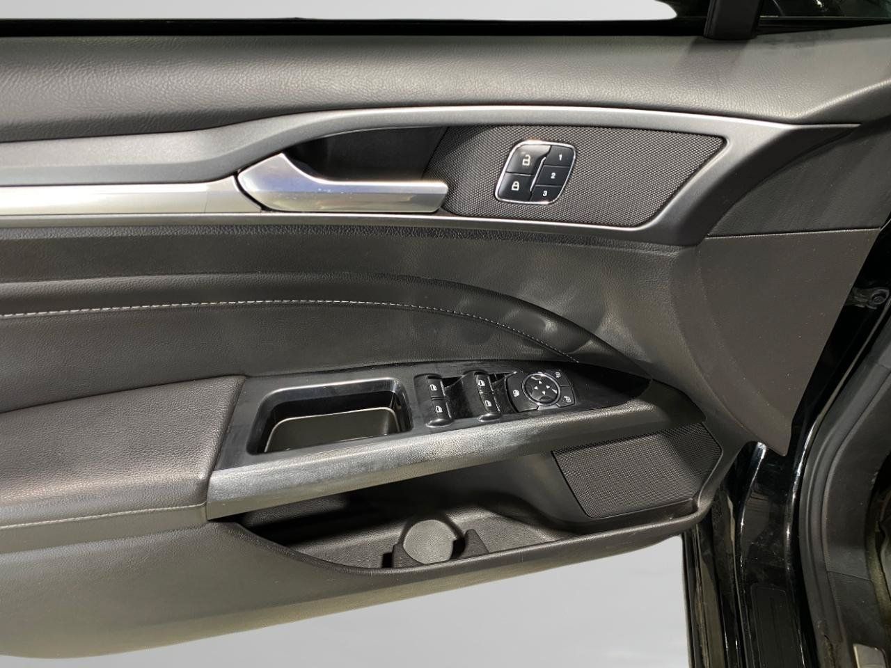 Used 2016 Ford Fusion Titanium FWD image 7