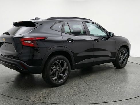 Used 2025 Chevrolet Trax LT FWD image 9