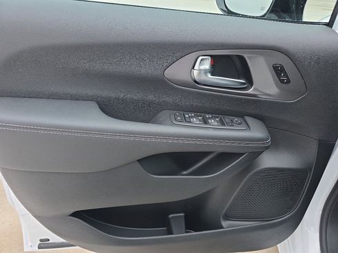 New 2026 Chrysler Pacifica Select image 15