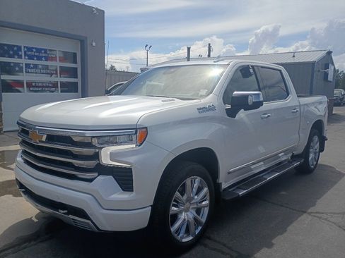 Used 2024 Chevrolet Silverado 1500 High Country w/ High Country Premium Package AWD/4WD image 2