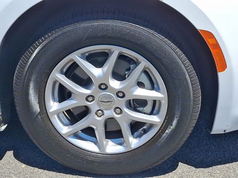 Certified 2023 Chrysler Voyager LX FWD image 9