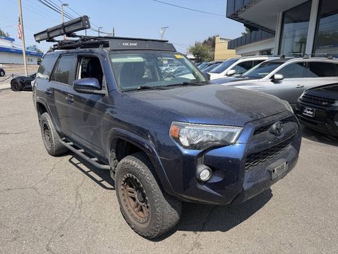 Used 2017 Toyota 4Runner SR5 AWD/4WD image 5