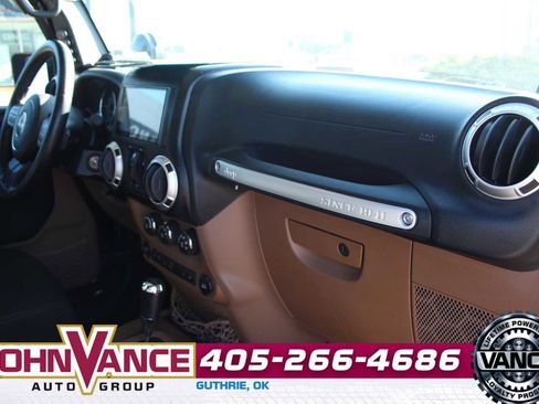 Used 2013 Jeep Wrangler Unlimited Rubicon w/ Connectivity Group image 17