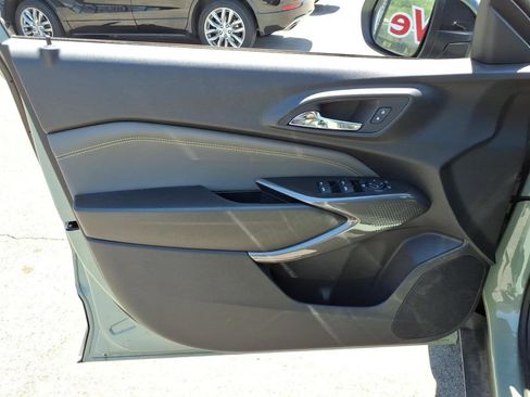 Used 2025 Chevrolet Trax ACTIV FWD image 12