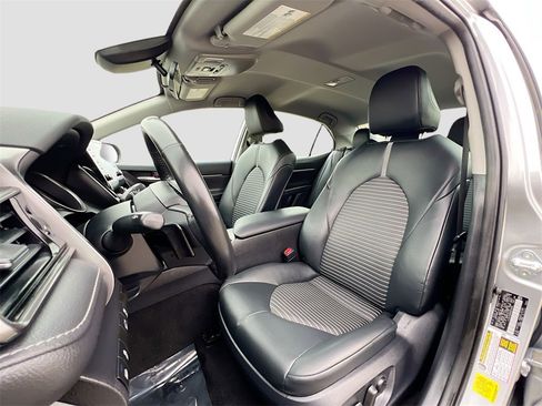 Used 2024 Toyota Camry SE image 19
