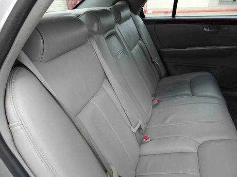 Used 2007 Cadillac DTS Luxury I w/ Sun And Sound Package image 28