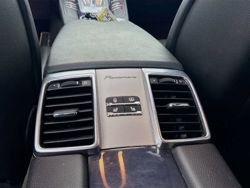 Used 2012 Porsche Panamera 4 image 30