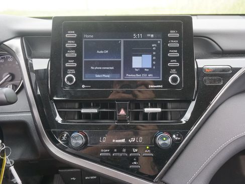 Used 2024 Toyota Camry SE FWD image 9