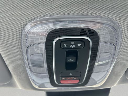 Used 2023 Hyundai Elantra Limited image 24