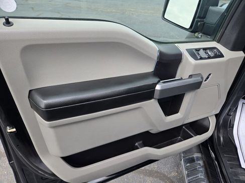 Used 2018 Ford F150 XLT AWD/4WD image 32