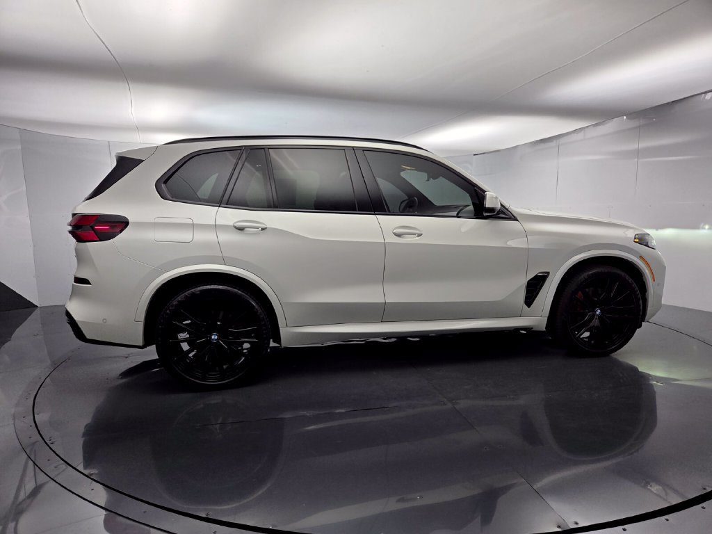 Used 2024 BMW X5 xDrive40i w/ M Sport Package AWD/4WD image 11