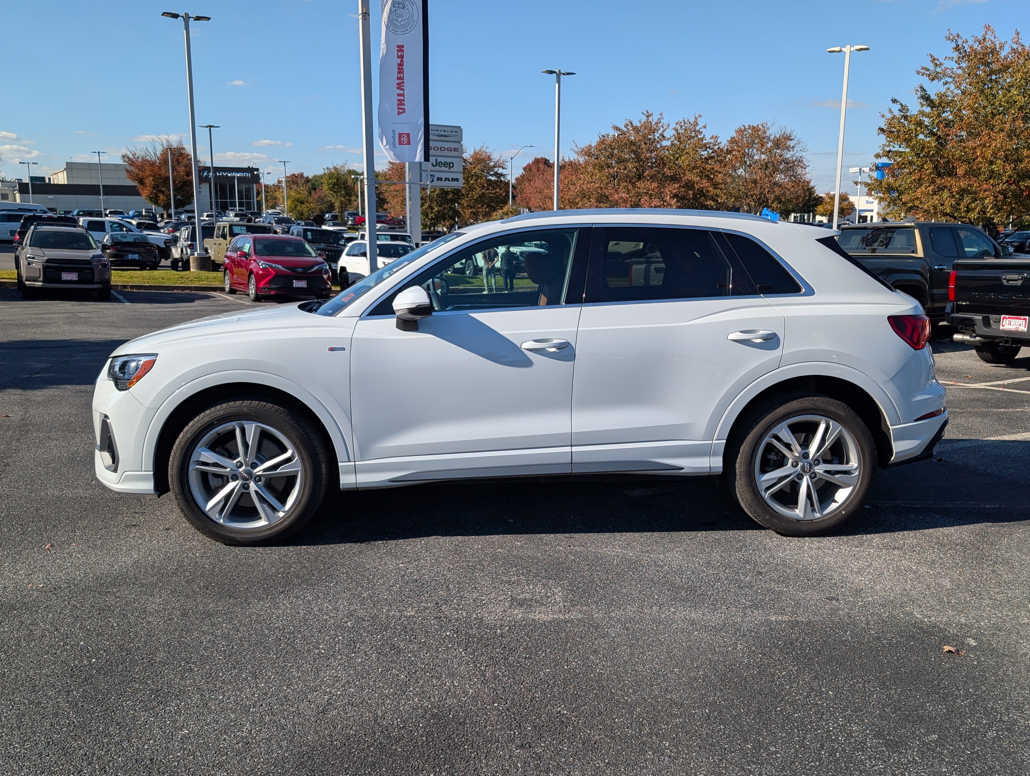 Used 2020 Audi Q3 2.0T Premium w/ Convenience Package AWD/4WD image 6
