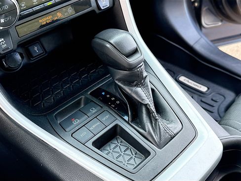 Used 2021 Toyota RAV4 XLE image 12