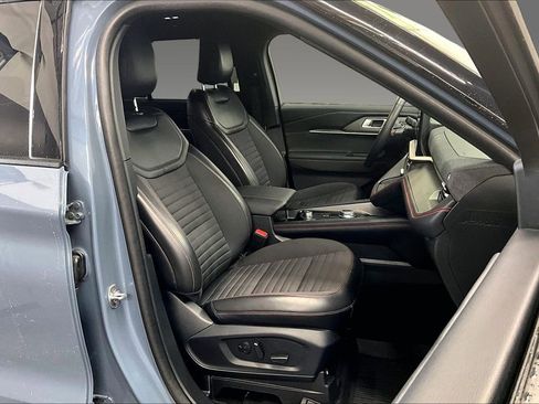 Used 2025 Ford Explorer ST-Line w/ Premium Package image 4