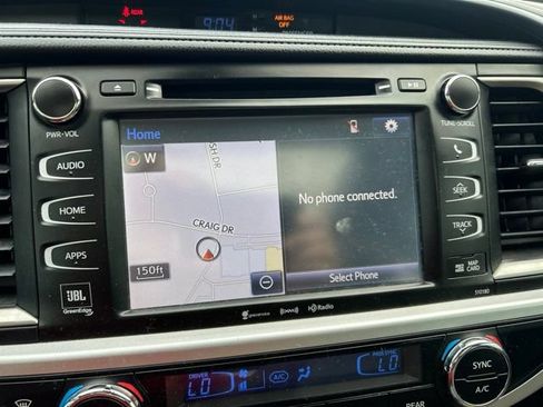 Used 2018 Toyota Highlander Limited Platinum FWD image 19